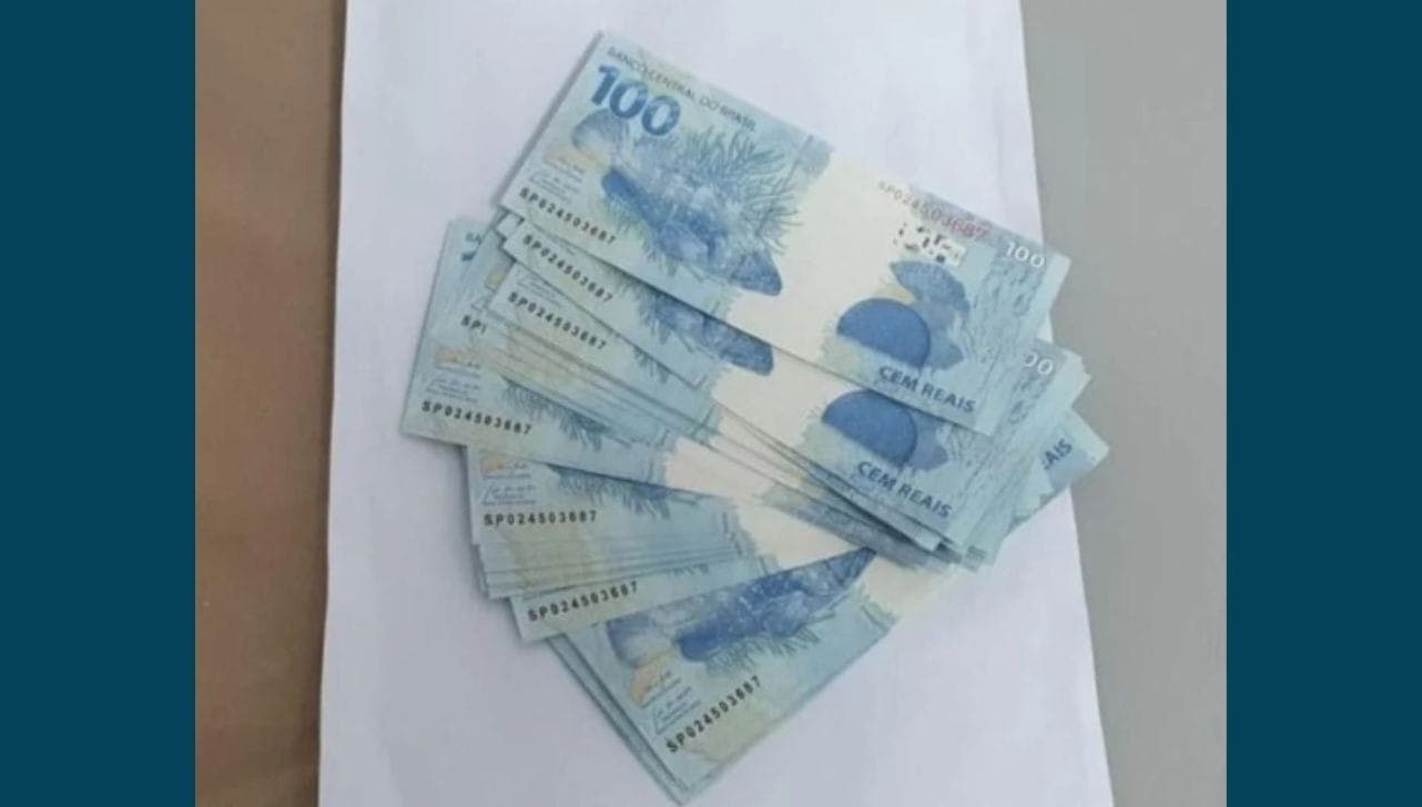 Cédulas de 100 reais falsas