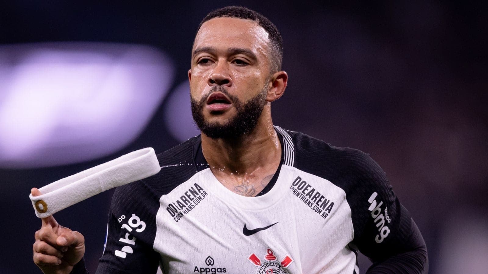 Memphis Depay será baixa no Corinthians contra o Racing-URU