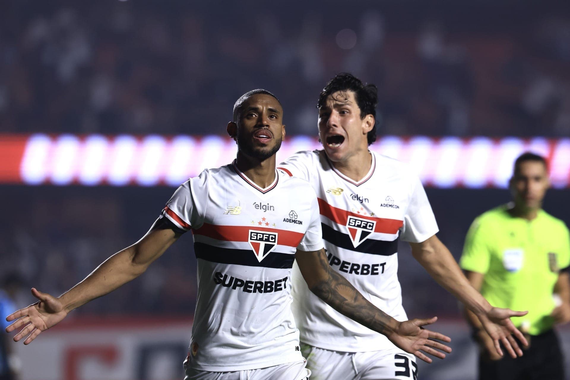 André Silva, de pênalti, marcou o gol da vitória do Tricolor Paulista