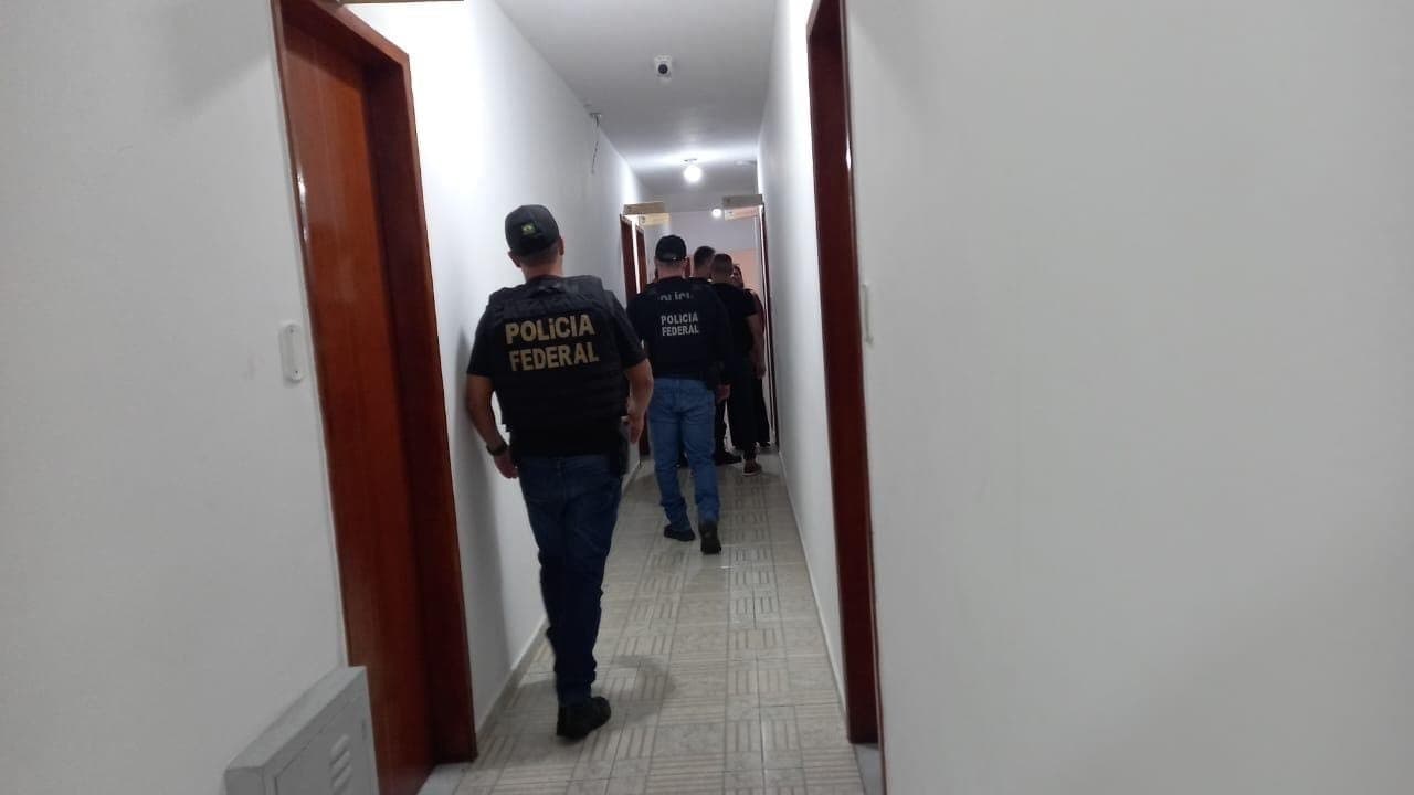 Em São Pedro da Aldeia, um eleitor foi conduzido à Polícia Federal por ter sido flagrado filmando a urna eletrônica no momento do voto