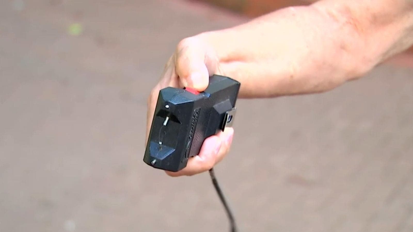 Mulheres tem comprado tasers para defesa pessoal