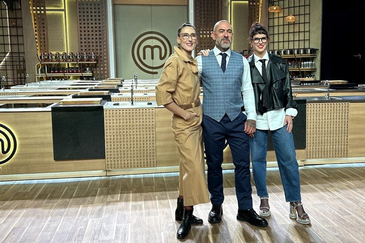 Paola Carosella posa com Henrique Fogaça e Helena Rizzo