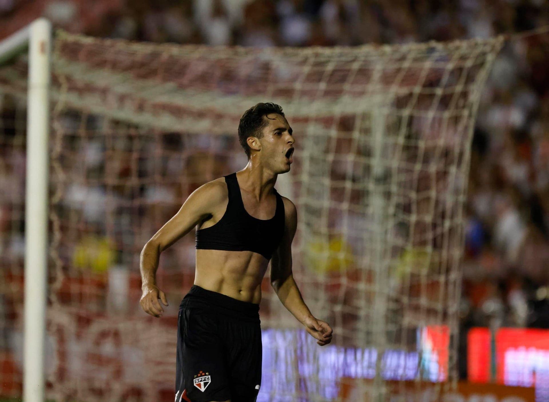 Rodriguinho volta a marcar pelo São Paulo