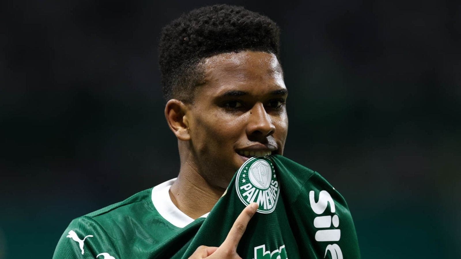 Estêvão comemora gol do Palmeiras