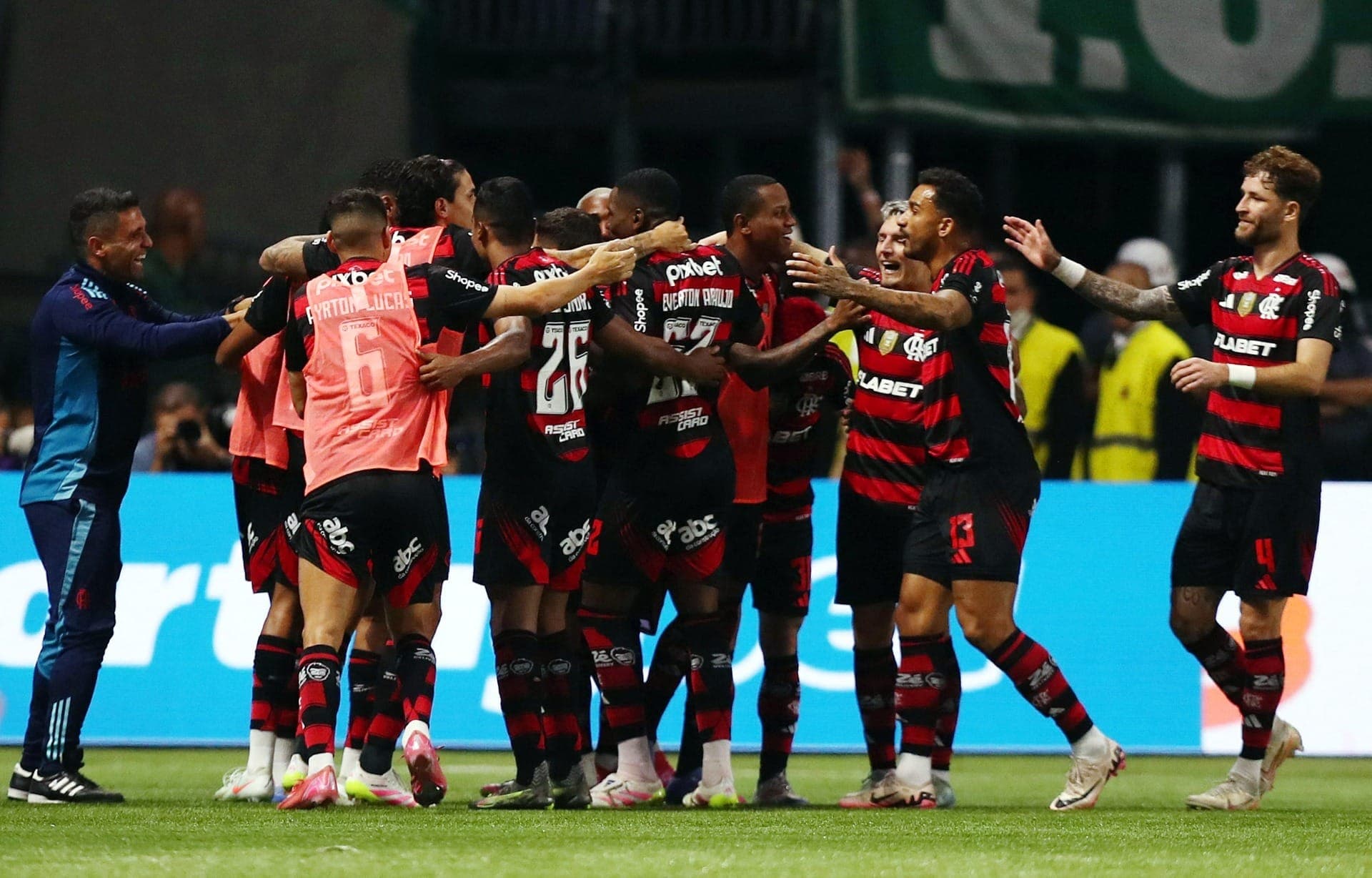 Flamengo comemora contra o Palmeiras