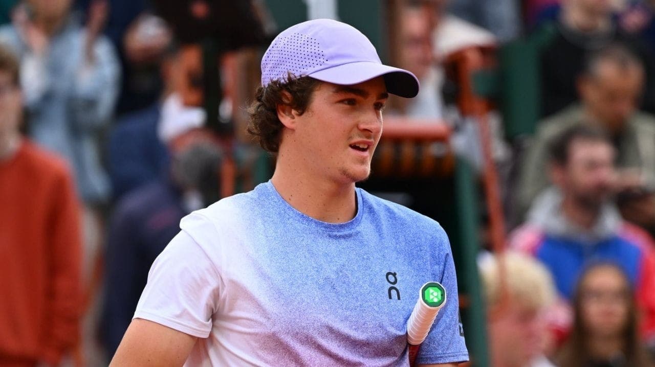 João Fonseca em estreia em Roland Garros