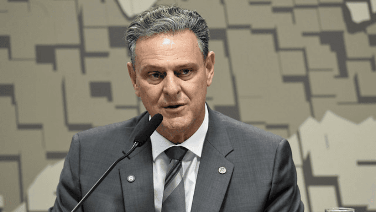 Ministro Carlos Fávaro em audiência pública no Senado