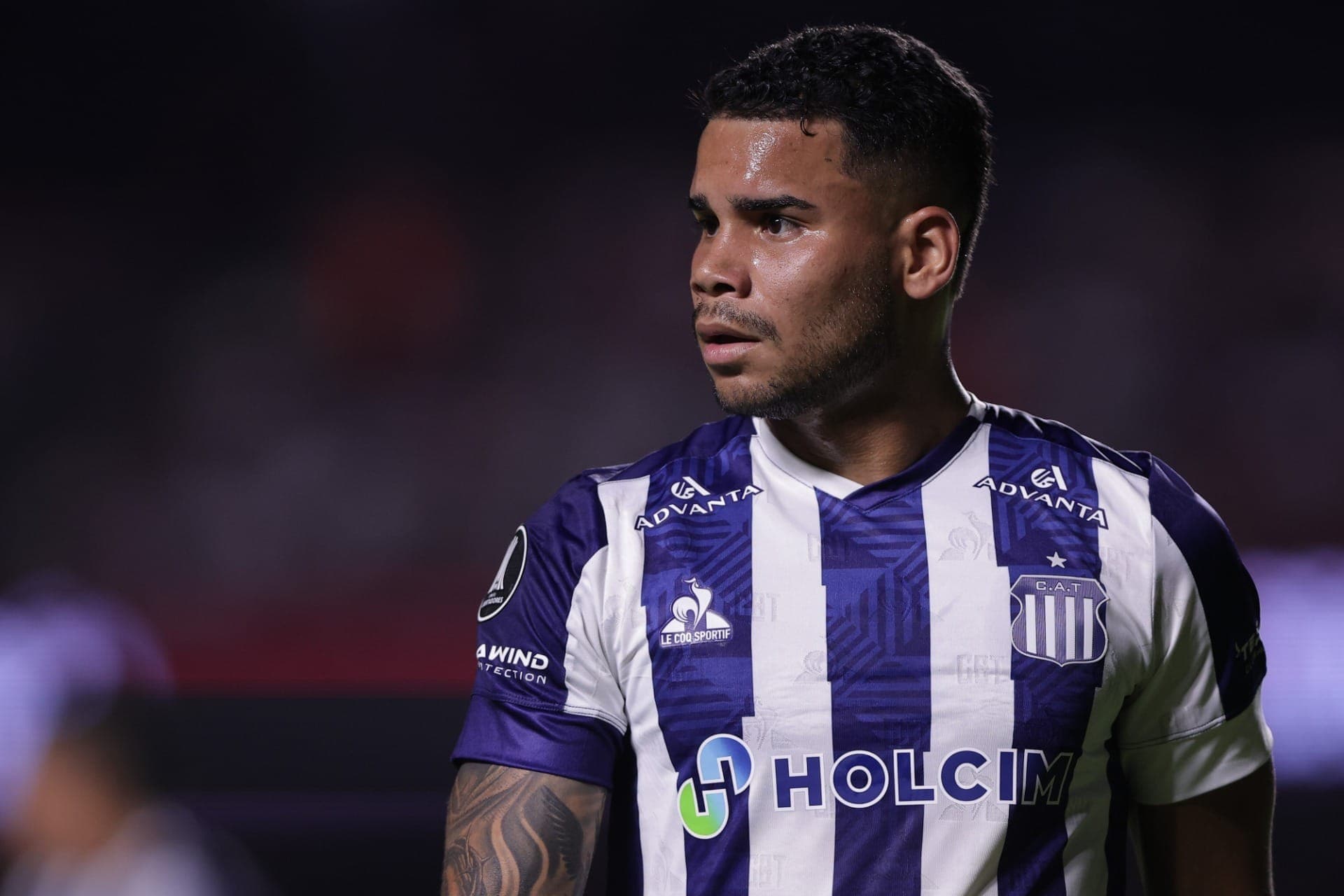 Navarro, lateral-esquerdo do Talleres