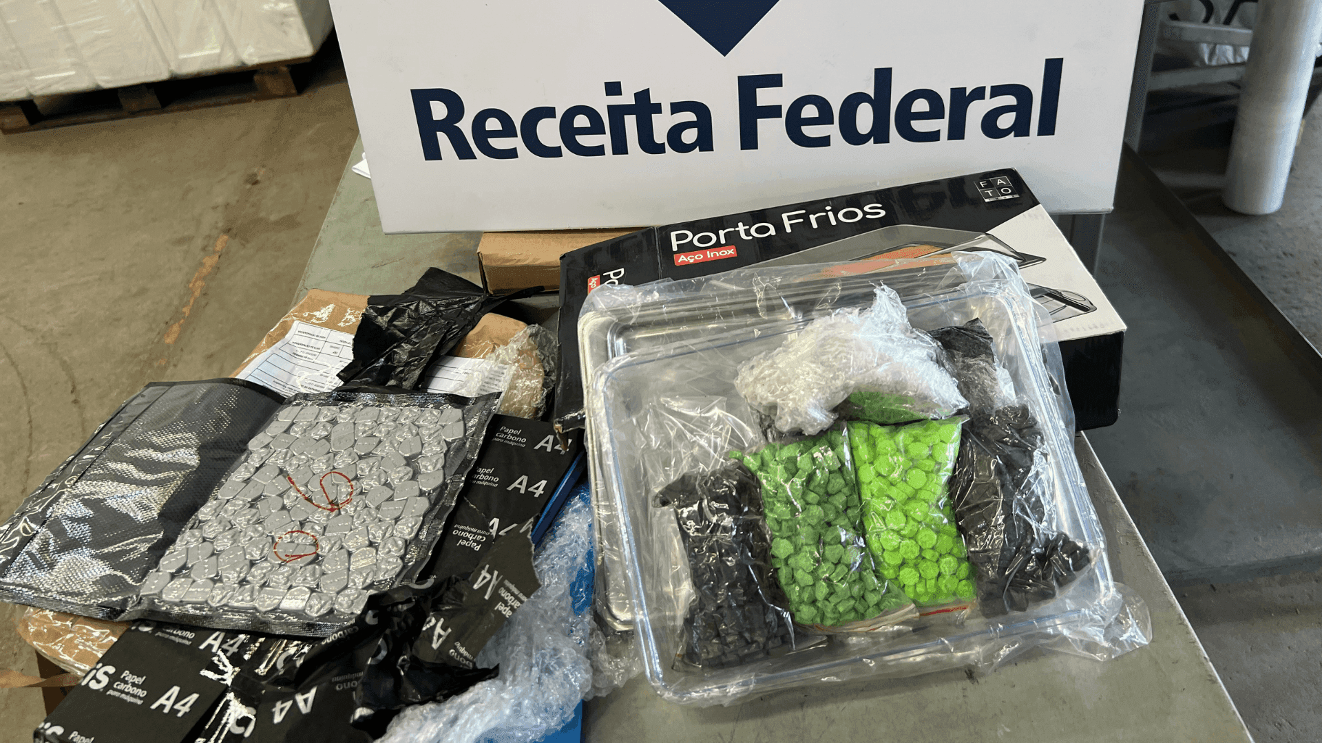 O material vai ser entregue à Polícia Civil para investigação da autoria do crime