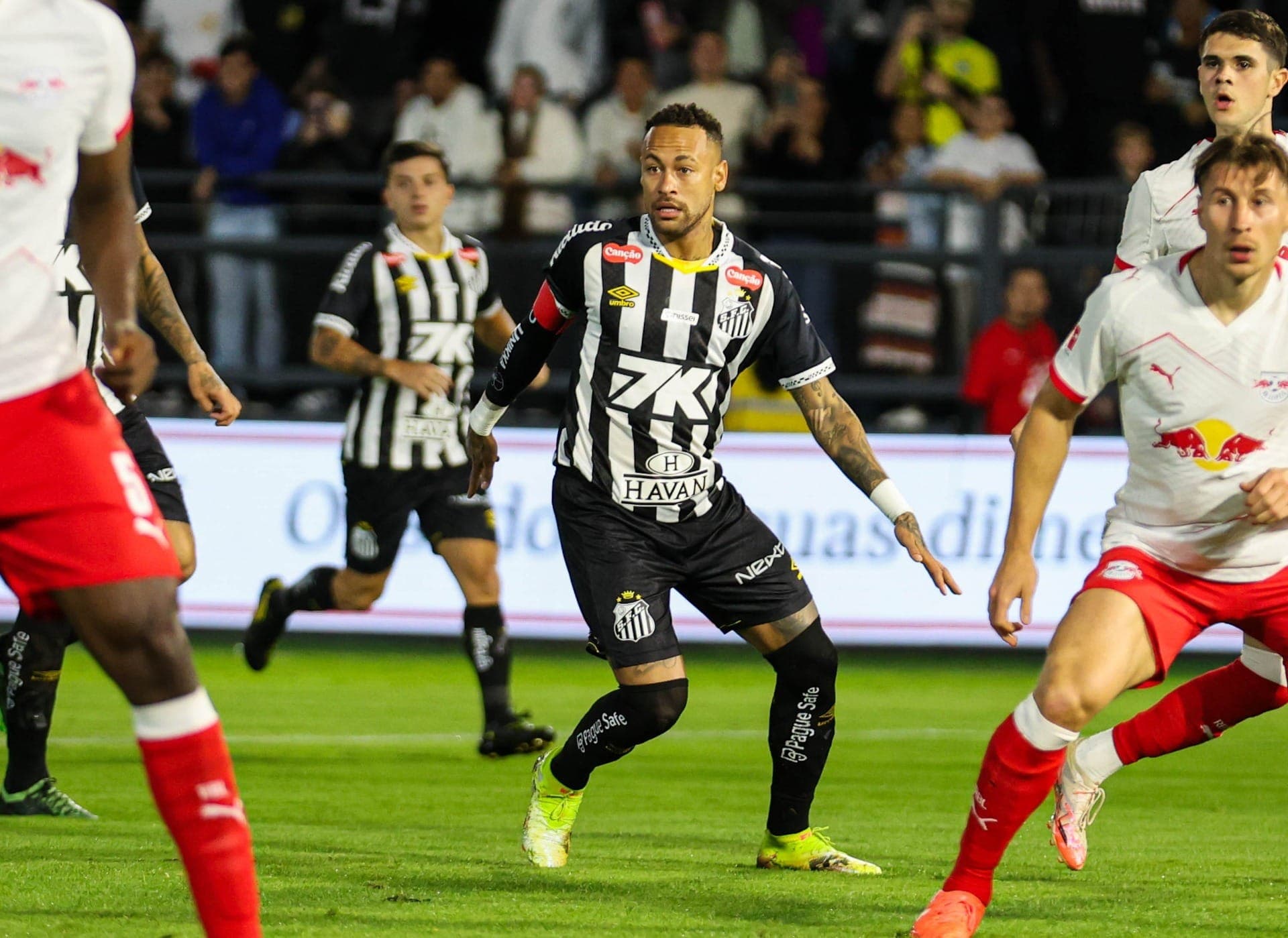 Neymar no amistoso contra o Leipzig