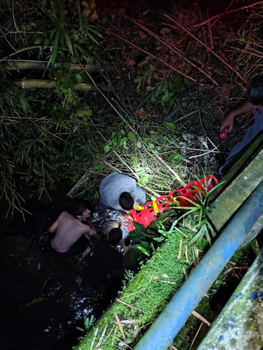 Idoso de 70 anos fica gravemente ferido após cair de ponte em Caraguatatuba