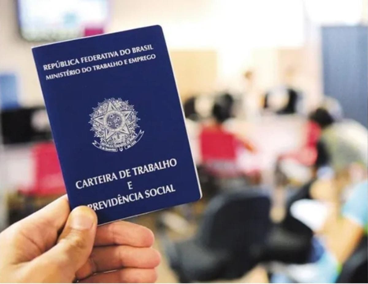Emprego com carteira assinada no Brasil bate recorde