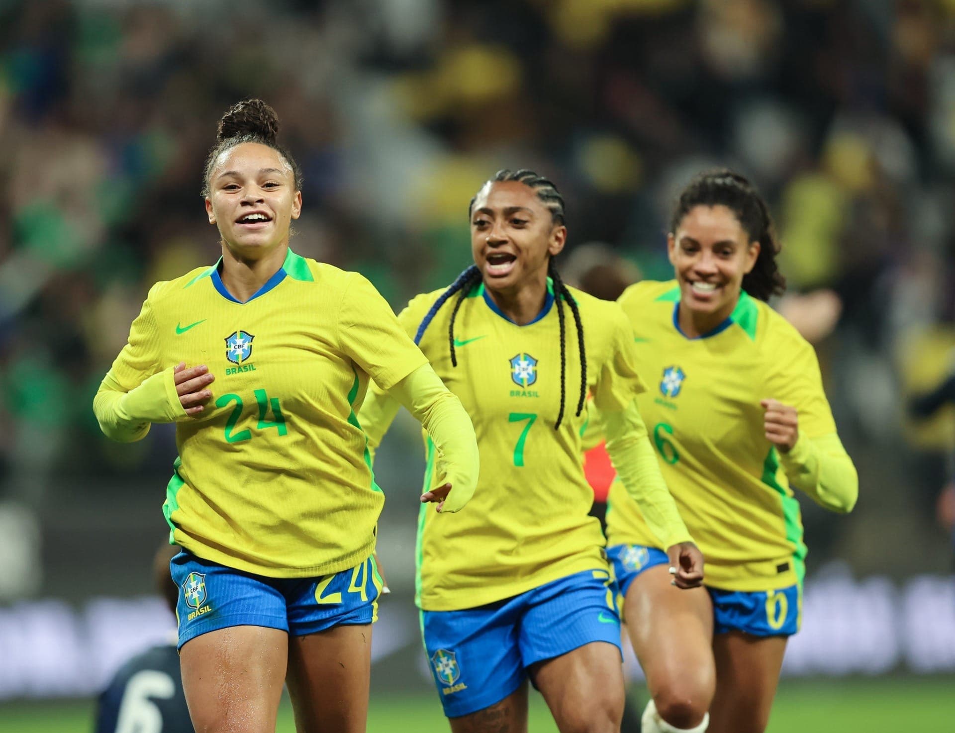 Dudinha marca para a Seleção feminina contra o Japão