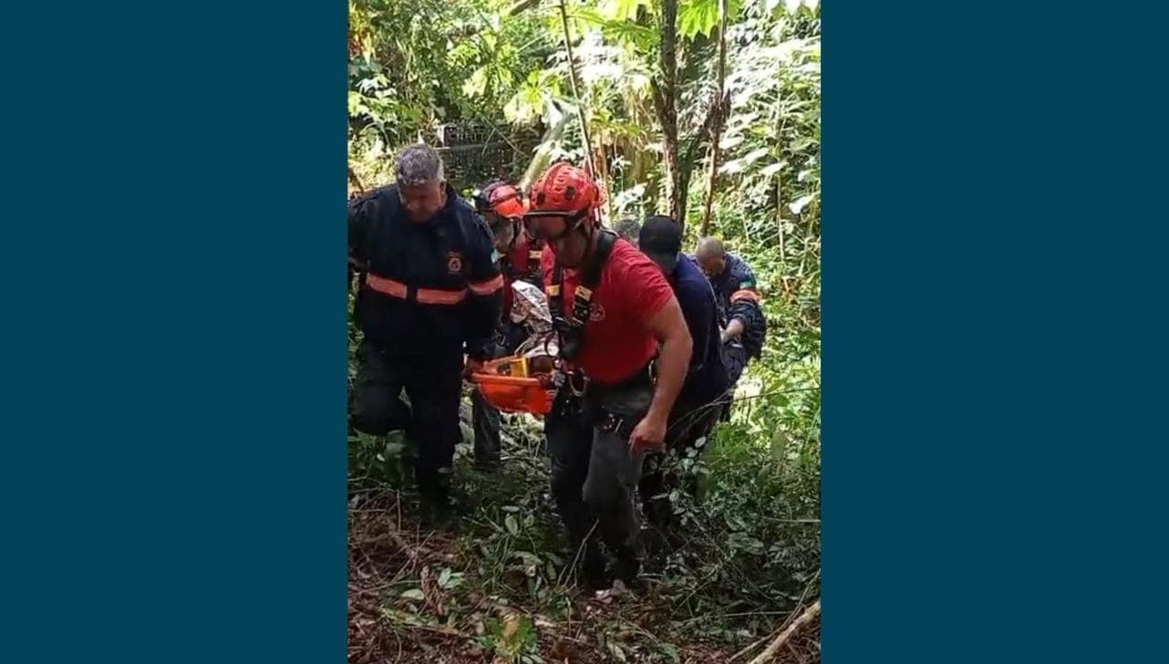 Após ser estabilizado, o idoso foi resgatado com sucesso