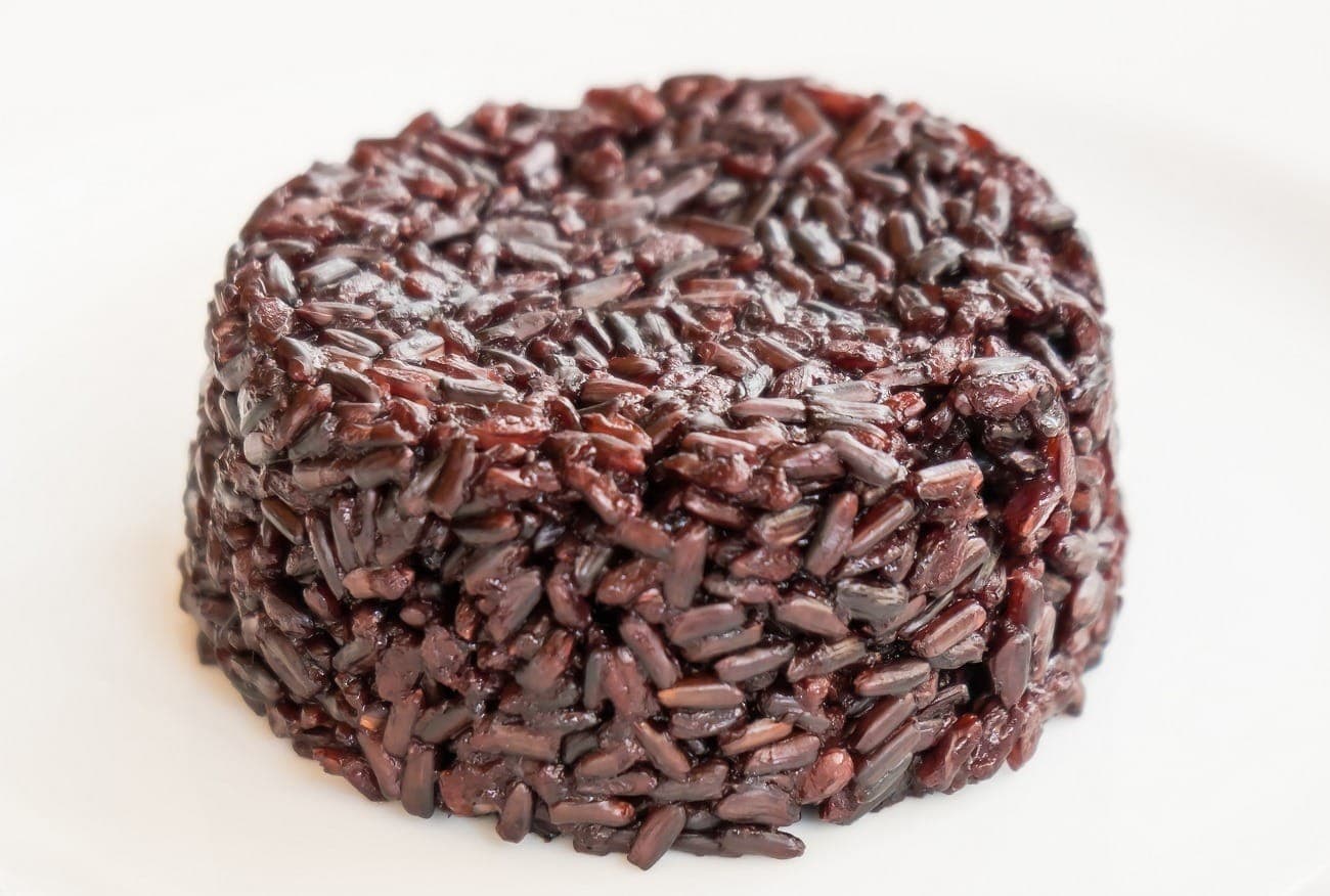 Arroz negro pede mais água e tempo de cozimento