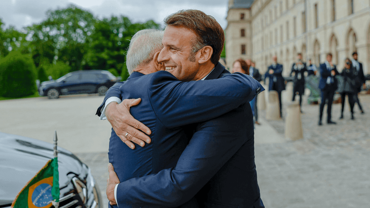 Lula e Emmanuel Macron em Paris, na França