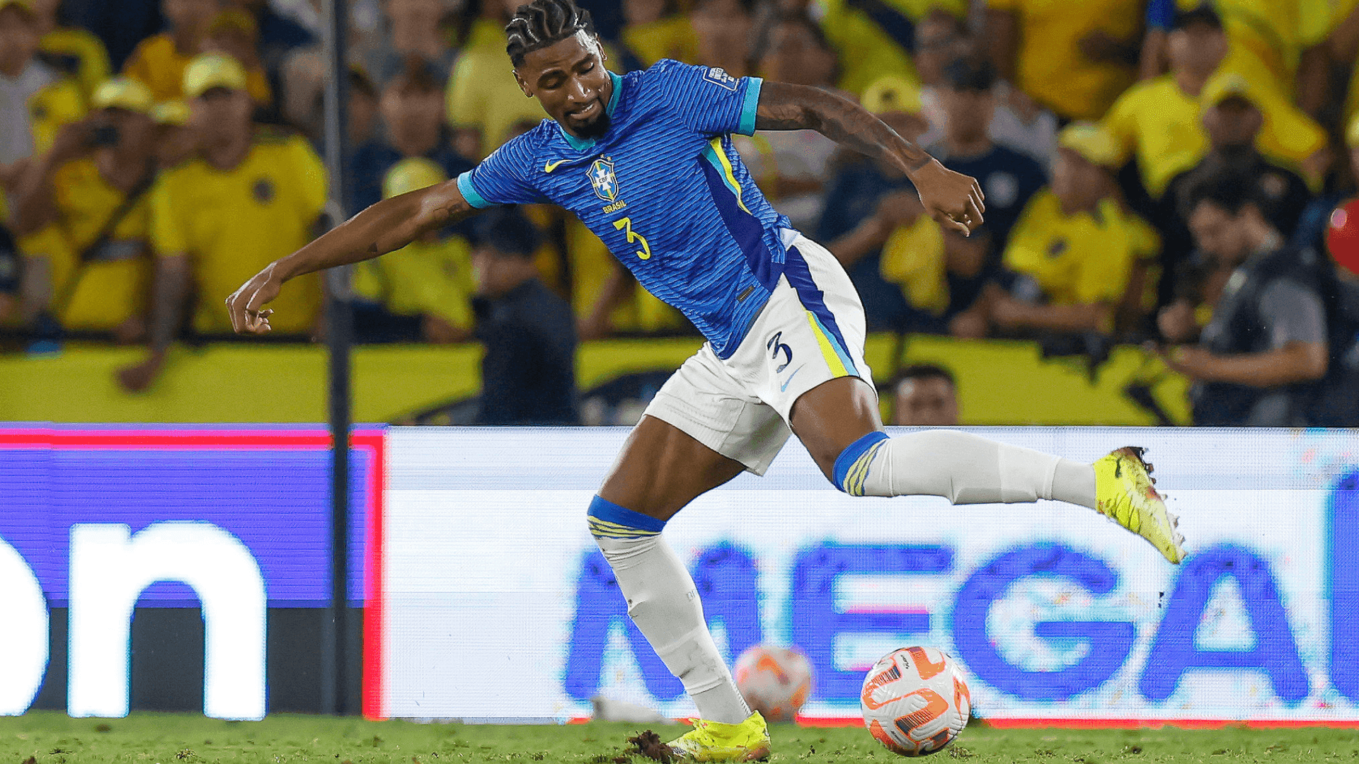 Estreante Alexsandro, zagueiro do Lille, foi o destaque da defesa da Seleção no empate sem gols, nesta quinta, contra o Equador, em Guayaquil, pelas Eliminatóiras Sul-Americanas