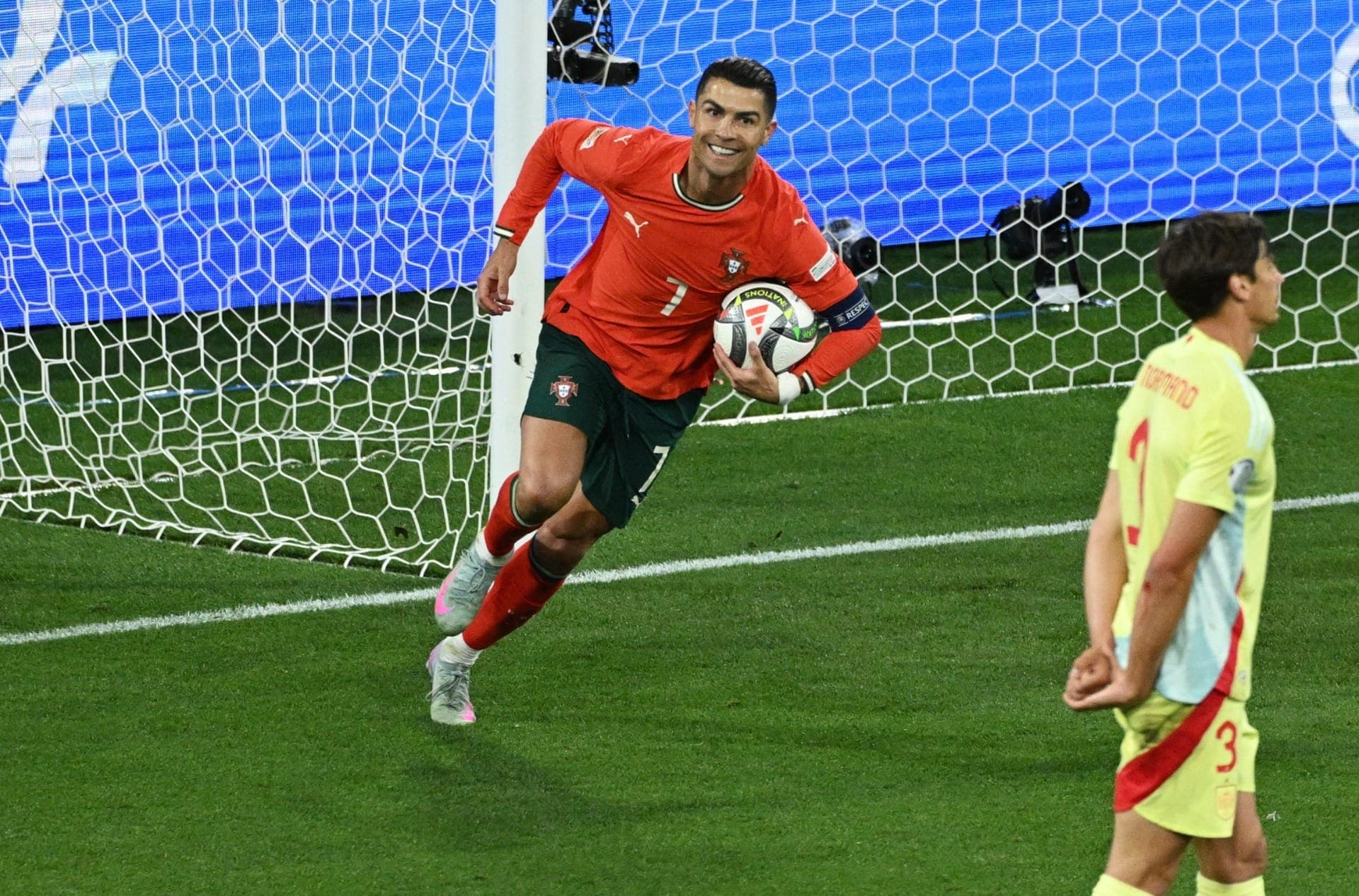 Cristiano Ronaldo comemora gol por Portugal