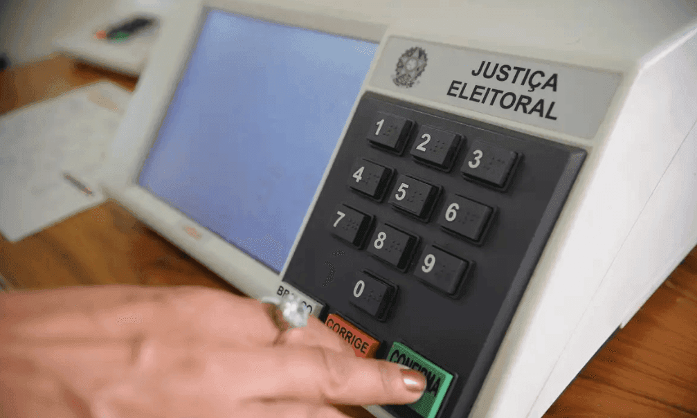 Eleitores voltam às urnas para escolher prefeito e vice em três cidades de SP
