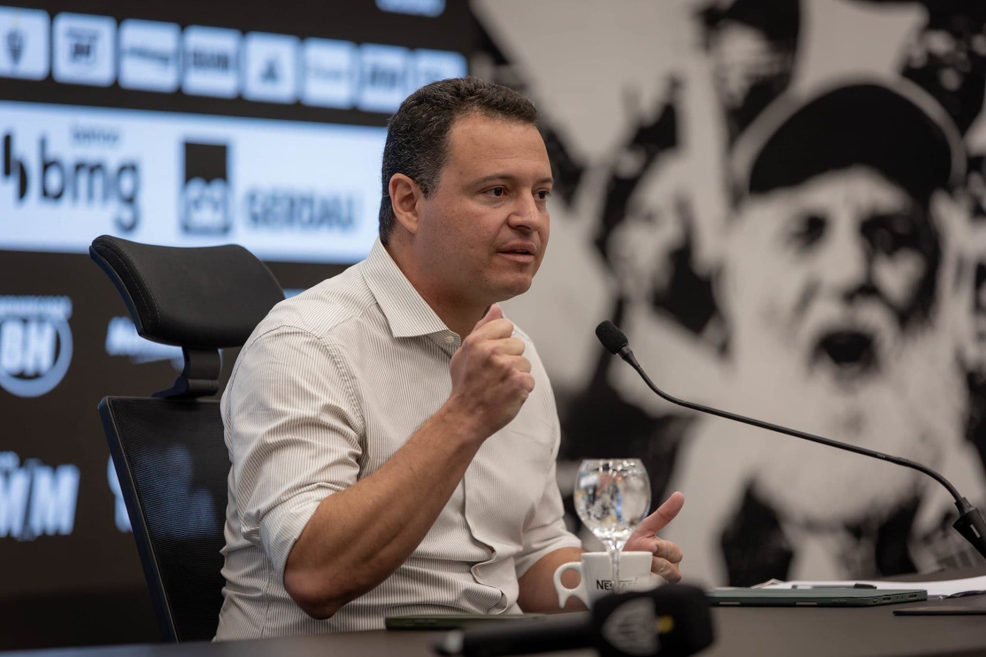 Rafael Menin, um dos proprietários do Galo, durante entrevista coletiva