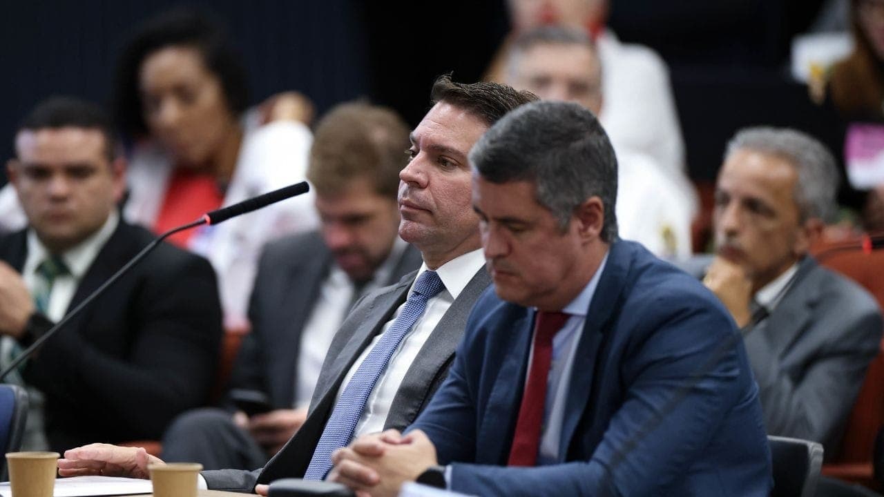 Alexandre Ramagem e seu advogado durante depoimento no STF