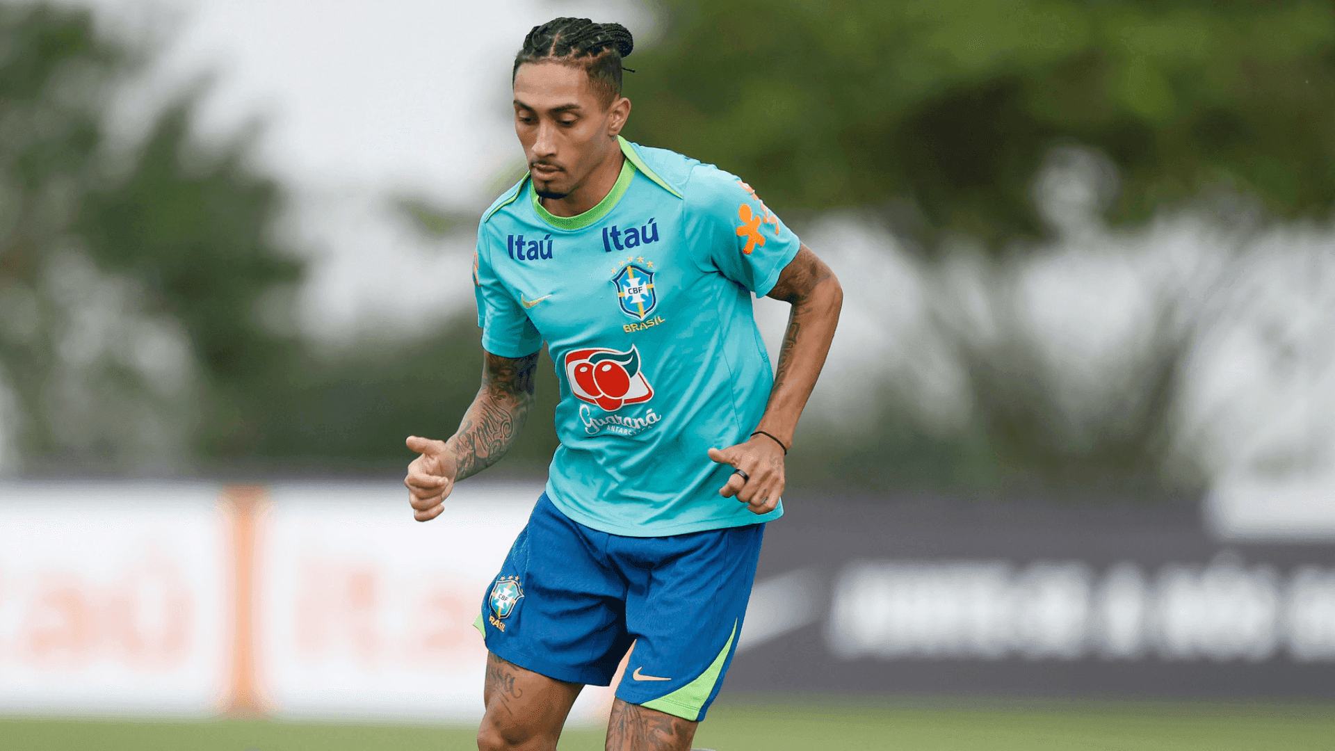 Após cumprir suspensão por cartão, Raphinha volta à Seleção para o jogo contra o Paraguai, na Arena Corinthians, pela 16ª rodada das Eliminatórias Sul-Americanas