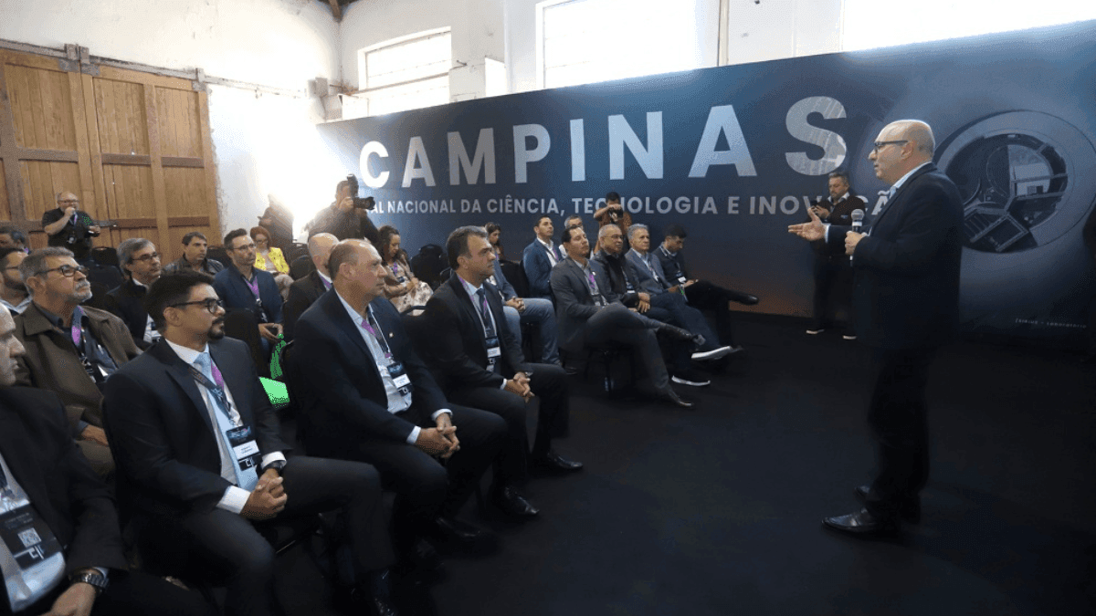 O prefeito Dário Saadi durante reunião com prefeitos da RMC no Campinas Innovation Week