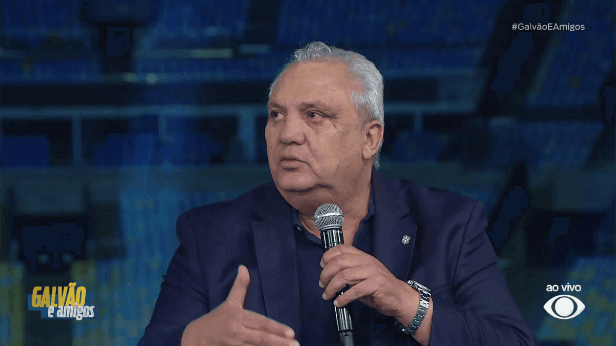 Branco relembra gol contra Holanda: "Se Romário não tirasse o corpo, não seria senador"