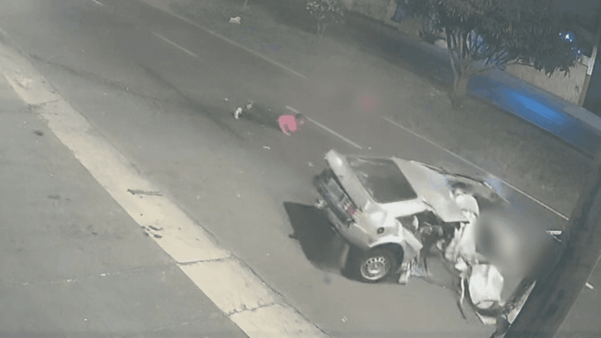 Motorista morre após carro bater em poste no interior de São Paulo