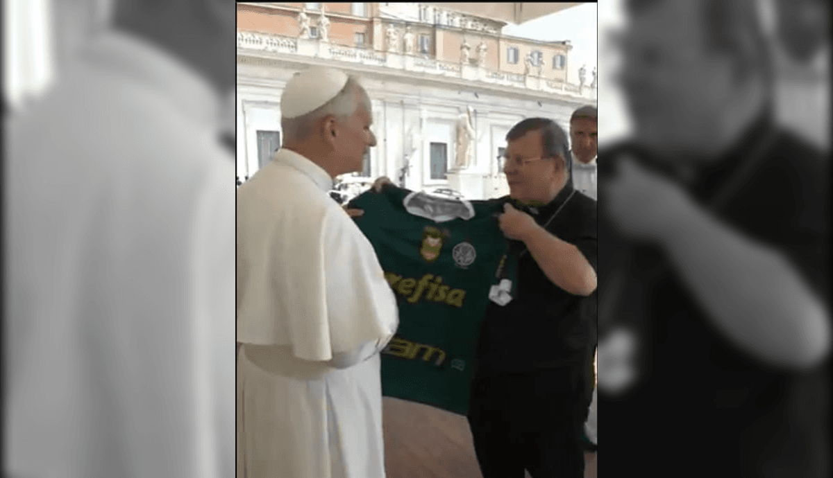 Papa Leão XIV ganhou uma camisa do Palmeiras