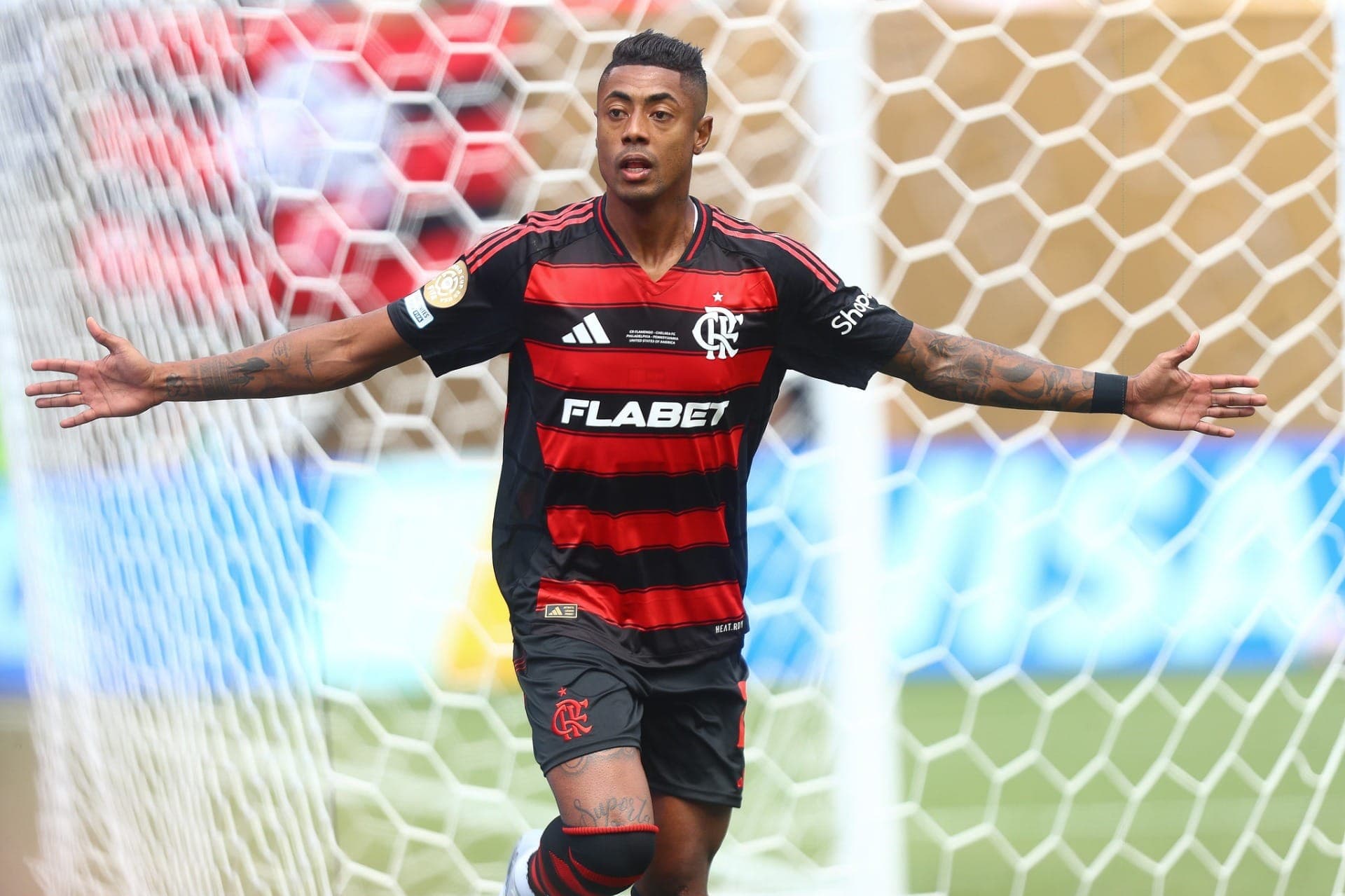 Bruno Henrique comemora gol pelo Flamengo contra o Chelsea