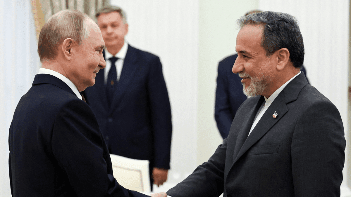 Vladimir Putin recebe chanceler do Irã, Abbas Araqchi, em Moscou