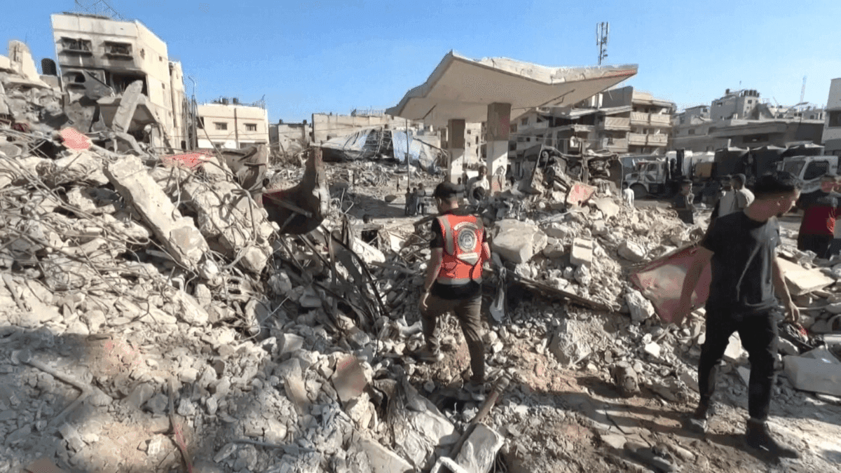 Israel bombardeia posto de gasolina usado como abrigo para palestinos