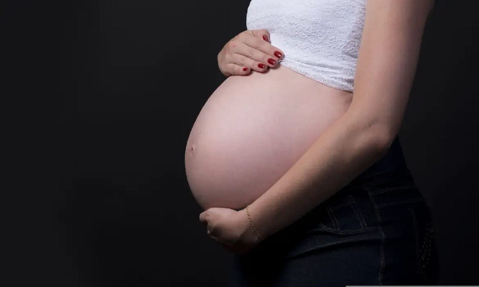 Taxa de fecundidade brasileira registra queda histórica e chega a 1,55 filho por mulher