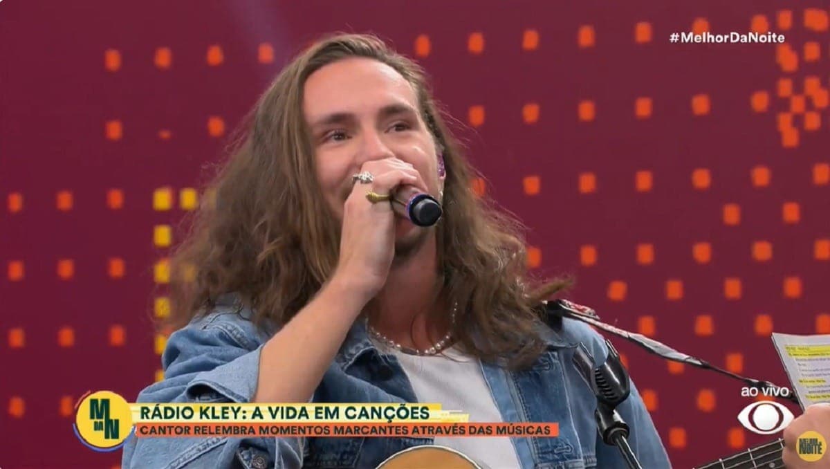 Vitor Kley se emociona ao relembrar morte do pai