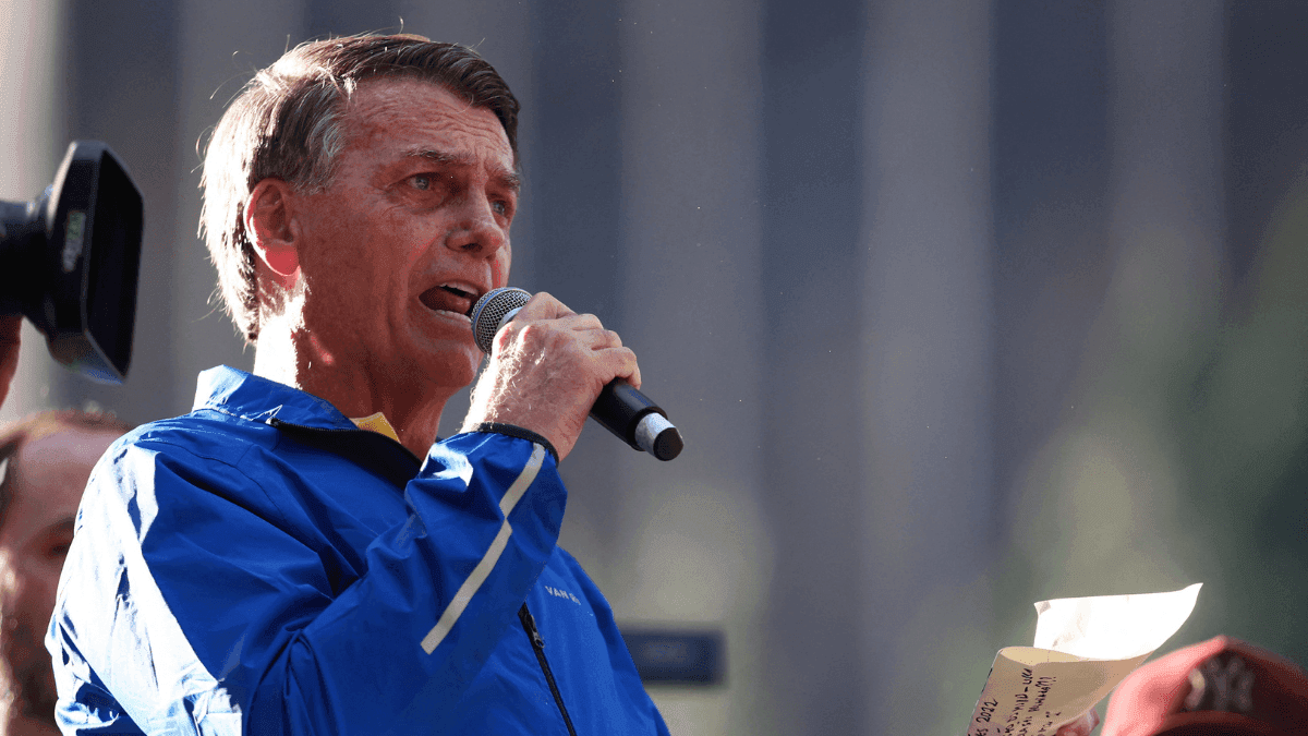 Jair Bolsonaro discursa em ato na Avenida Paulista, em SP