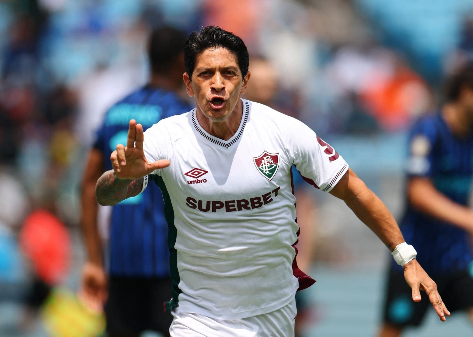 Cano apareceu entre os zagueiros para marcar o gol do Fluminense sob a Inter de Milão