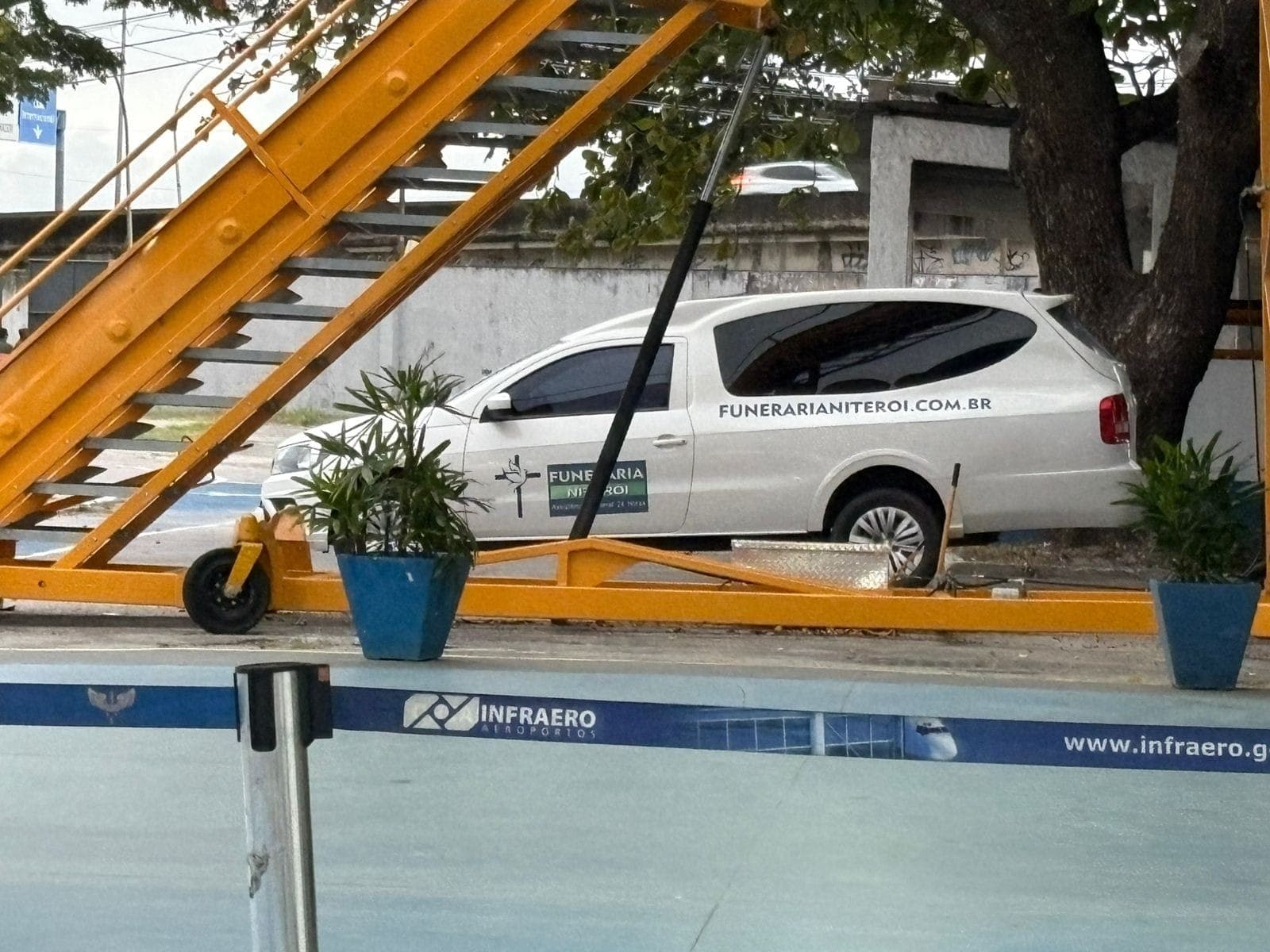 O pouso no Aeroporto do Galeão foi realizado por volta das 19h40 desta terça