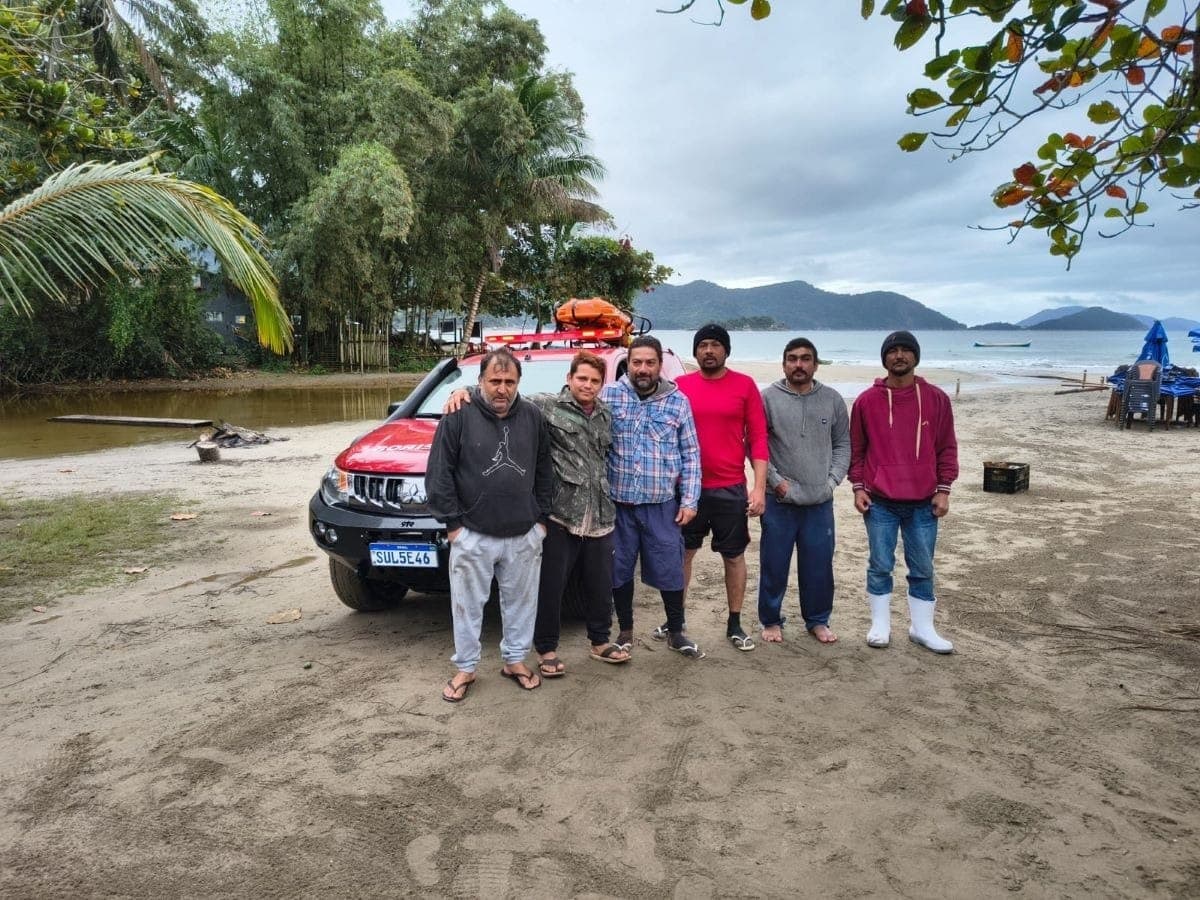 Pescadores saíram de barco de Santa Catarina, no Rio Grande do Sul e naufragaram em Ilhabela, Litoral Norte de São Paulo