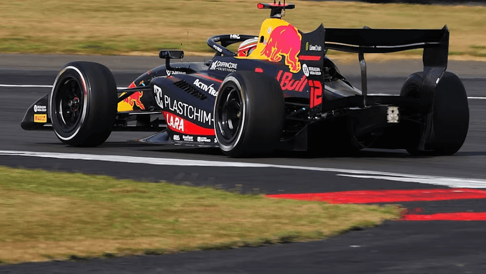 Tsolov lidera o TL1 da F3 em Silverstone com folga; Rafael Câmara fecha em quinto