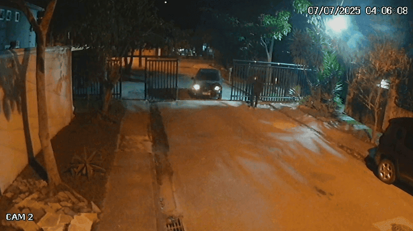 O jovem de 22 anos também foi levado à delegacia e confessou o crime
