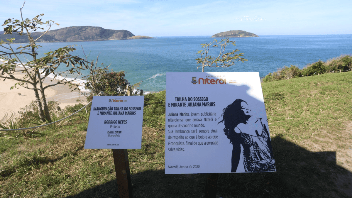 Placa em homenagem a Juliana Marins em Niterói