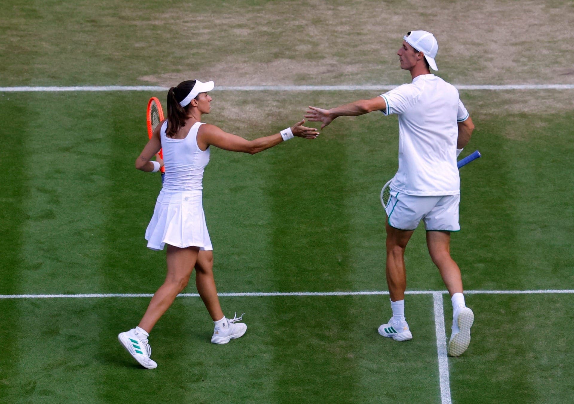 Luisa Stefani e Joe Salisbury ficaram com o vice nas duplas em Wimbledon