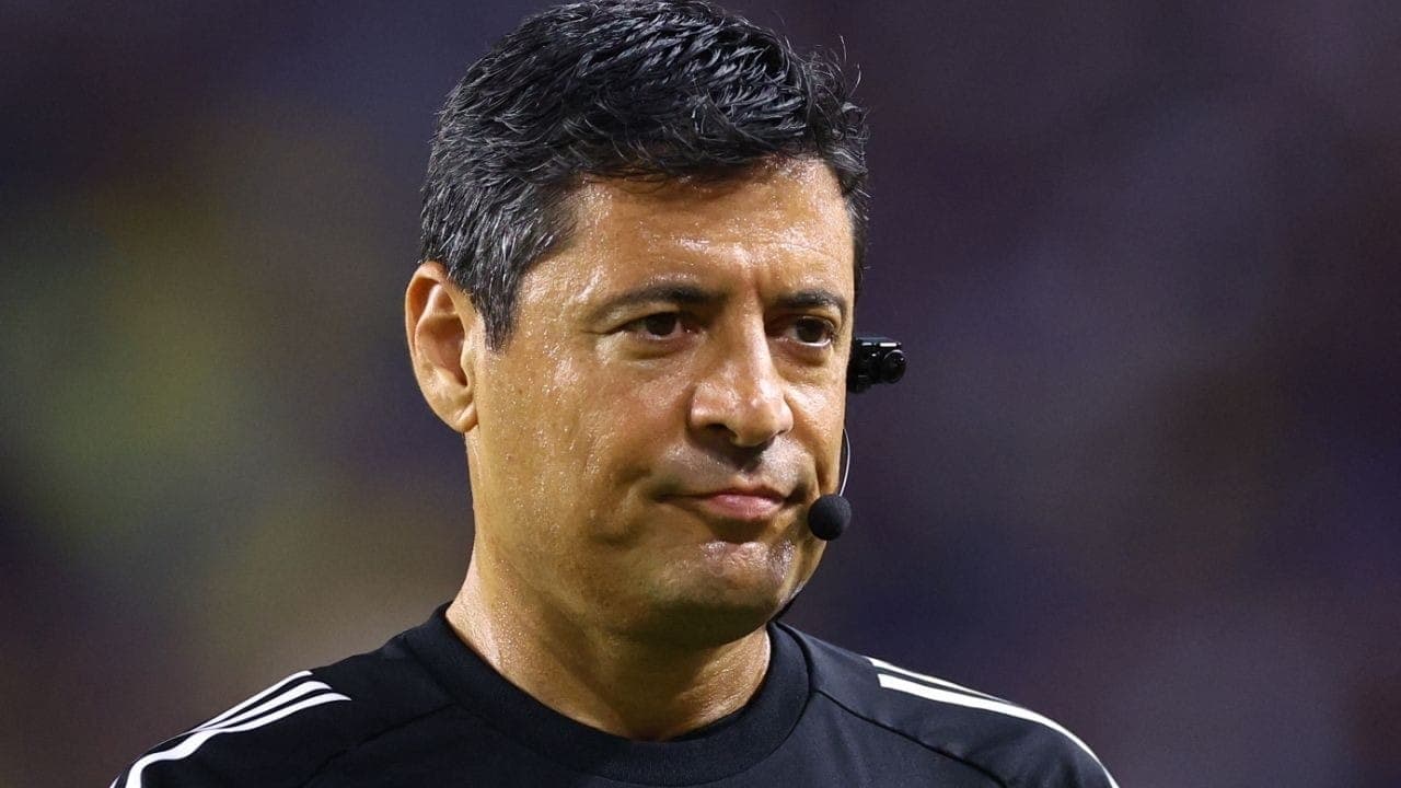 Alireza Faghani será o árbitro na final