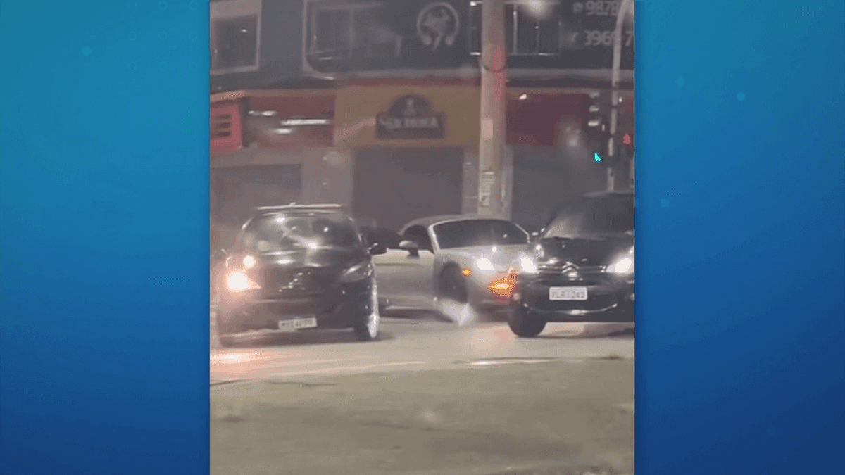 Bandidos roubam carro de luxo em Santo André, na Grande São Paulo