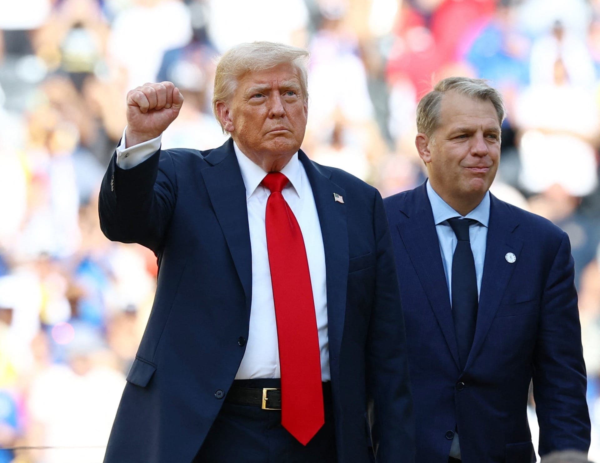 Presidente dos EUA, Donald Trump, e o presidente do Chelsea, Todd Boehly, durante a apresentação na Copa do Mundo de Clubes