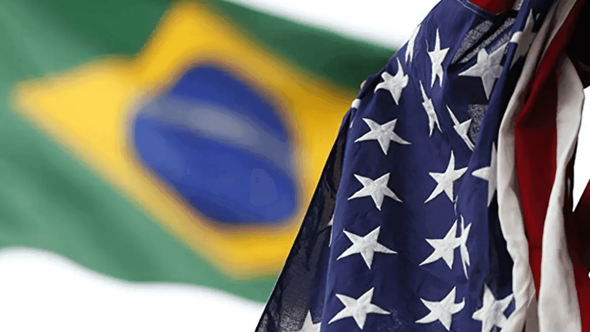 Bandeiras do Brasil e dos Estados Unidos