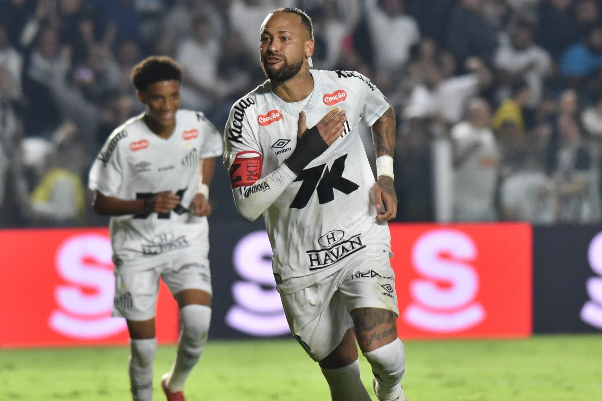 Neymar marcou e garantiu os três pontos do Santos na Vila Viva Sorte