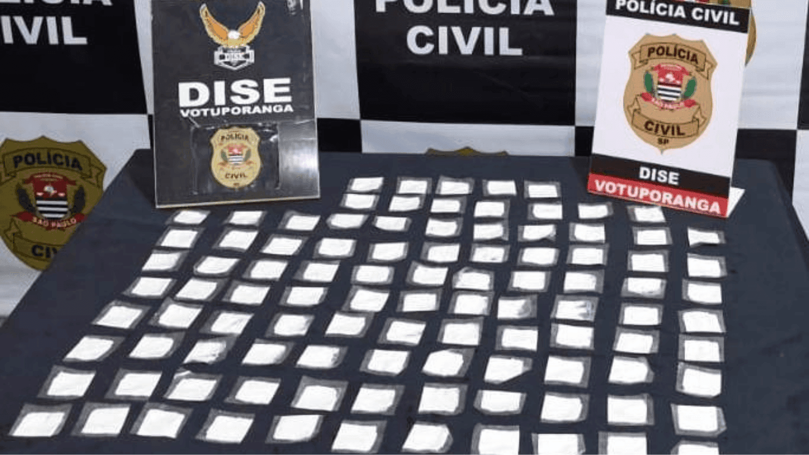 A dona da droga conseguiu fugir pelos fundos da casa