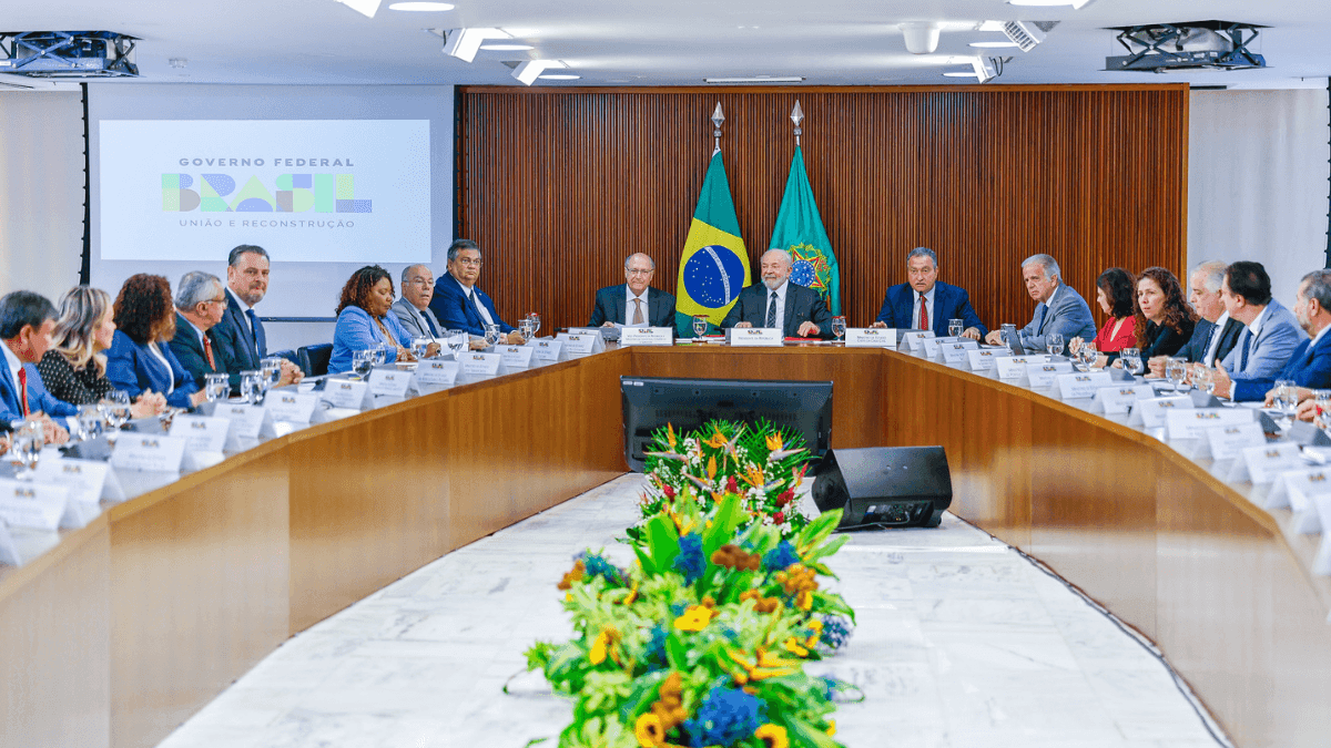 Governo Lula é avaliado em pesquisa